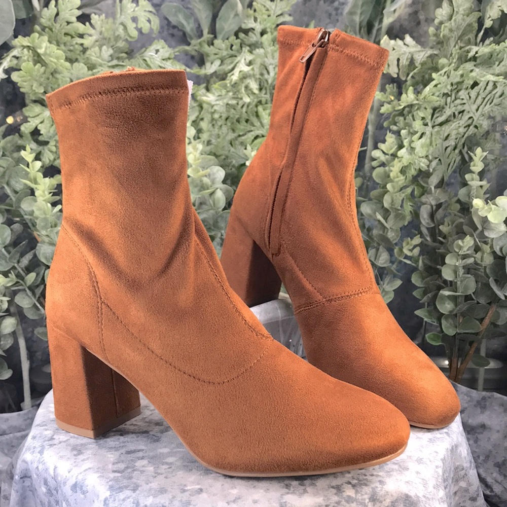 Fioni Suzy Camel Faux Suede Round Toe Zip Boots 9”H, 3”Heels WMS 8M🧡NWT&NIB🧡